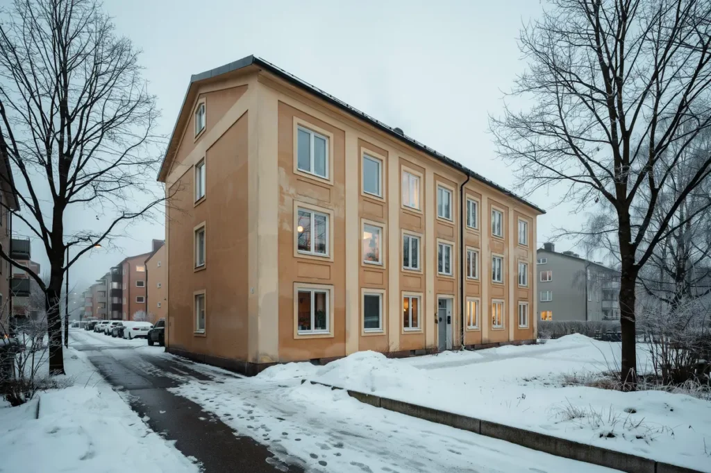 sn skottning och taksn r jning p flerbostadshus i alvik bromma